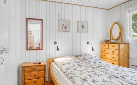Løgstør 648: Habitación, Madera, Cama, Diseño De Interiores, Piso, Sábana, Suelo, Lecho, Marco De La Cama, Mueble