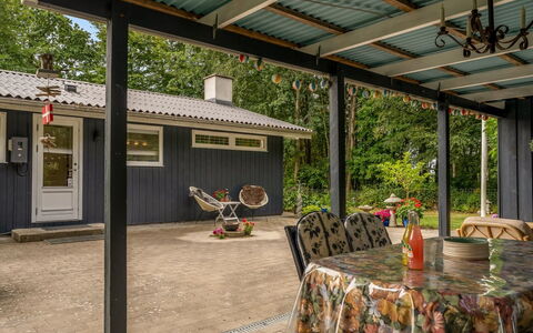 Løgstør 648: Madera, Casa, Porche, Puerta, Sombra, Cabaña, Patio Interior, Yarda, Estructura Al Aire Libre, Edificios Del Jardín