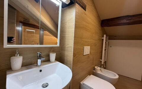 Il Pittore: Piso, Madera, Arreglo De Tubería, Suelo, Diseño De Interiores, Baño, Plomería, Loseta, Techo, Lavabo