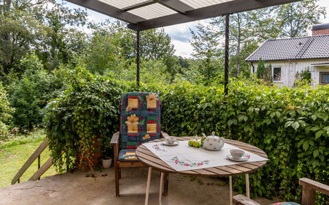 Villa Fröseke: Mueble, Jardín, Mueble Para Exteriores, Mesa, Arbusto, Mesa Al Aire Libre, Sombra, Patio Interior, Silla