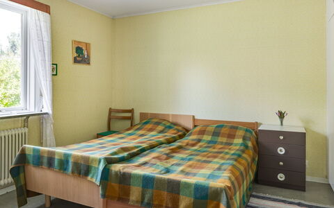 Villa Fröseke: Cama, Mueble, Habitación, Lecho, Sábana, Diseño De Interiores, Suelo, Madera, Piso, Habitación