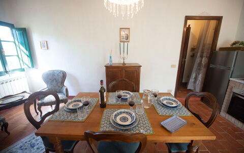 Podere Dolce Sonno e Sonnellino: Mueble, Diseño De Interiores, Mesa, Comedor, Piso, Madera, Silla, Cocina Y Comedor Mesa, Suelo, Habitación