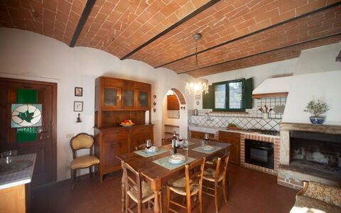 Podere Dolce Sonno e Sonnellino: Mueble, Pared, Diseño De Interiores, Piso, Cocina, Mesa, Encendiendo, Techo, Silla, Cocina Y Comedor Mesa