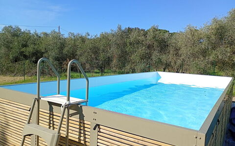 Podere Dolce Sonno e Sonnellino: Piscina, Material Compuesto, Sombra, Eco Hotel, Diseño, Recurso, Patio Interior, Mueble Para Exteriores, Estructura Al Aire Libre