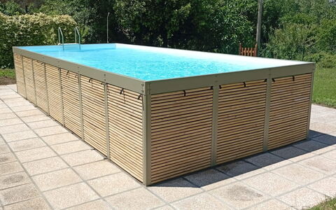 Podere Dolce Sonno e Sonnellino: Piscina, Suelo, Material Compuesto, Sombra, Manchas De Madera, Madera Dura, Diseño, Tablón, Madera Contrachapada, Patio Interior
