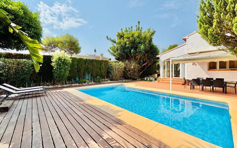 Calma: Piscina, Recurso, Eco Hotel, Ocio, Sombra, Material Compuesto, Fuente De Agua, Hacienda, Villa