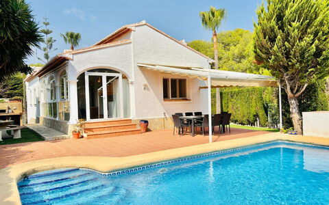 Calma: Piscina, Barrio Residencial, Casa, Recurso, Inmuebles, Hacienda, Mueble Para Exteriores, Sombra, Ocio, Eco Hotel
