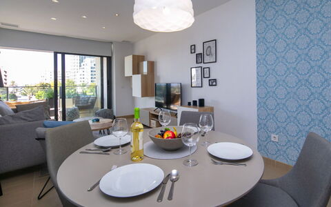 Arenal Beach: Mueble, Diseño De Interiores, Piso, Suelo, Cocina Y Comedor Mesa, Mesa, Comedor, Silla, Habitación, Techo