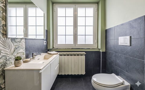 Marina di Massa 651: Baño, Arreglo De Tubería, Piso, Suelo, Diseño De Interiores, Grifo, Lavabo, Baño, Loseta, Plomería