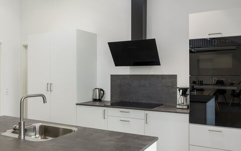 Kamile - 500M from the Sea: Cocina, Mostrador, Piso, Aparato De Cocina, Diseño De Interiores, Gabinetes, Suelo, Madera, Electrodoméstico, Electrodoméstico