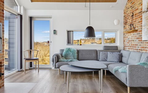 Nuka - 250M from the Sea: Madera, Mueble, Piso, Diseño De Interiores, Suelo, Casa, Suelos De Madera, Sala, Sofá, Techo