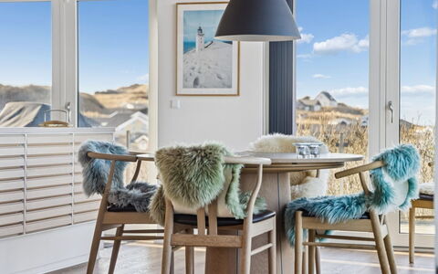 Nuka - 250M from the Sea: Mueble, Silla, Mesa, Material Natural, Cocina Y Comedor Mesa, Madera Dura, Comedor, Suelos De Madera, Mimbre, Sala