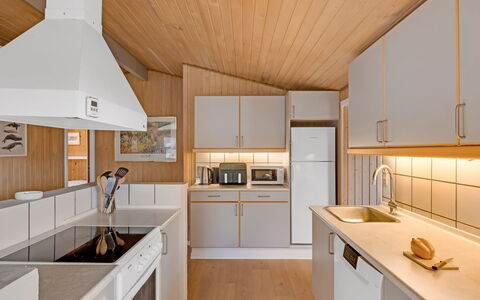 Ruse - 600M from the Sea: Cocina, Mostrador, Madera, Diseño De Interiores, Techo, Aparato De Cocina, Piso, Electrodoméstico, Gabinetes, Lámpara