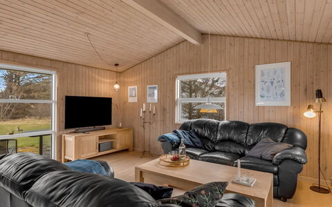 Ruse - 600M from the Sea: Madera, Techo, Diseño De Interiores, Casa, Suelo, Habitación, Sala, Madera Dura, Manchas De Madera, Cabaña