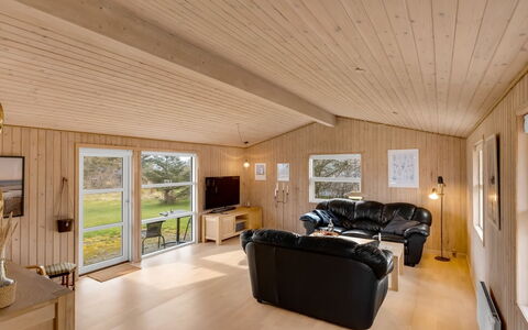 Ruse - 600M from the Sea: Madera, Techo, Diseño De Interiores, Piso, Suelo, Habitación, Suelos De Madera, Casa, Sala, Madera Dura