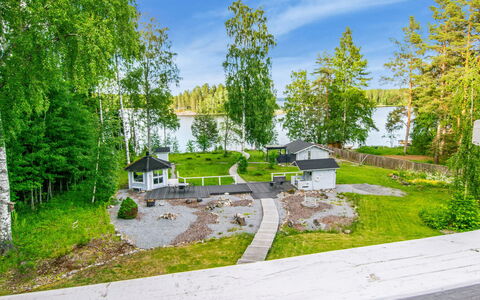 Rantasalmi 646: Casa, Jardín, Cabaña, Inmuebles, Paisajismo, Yarda, Césped, Reservorio, Patio Interior
