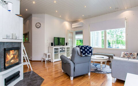 Koivuranta: Diseño De Interiores, Piso, Madera, Techo, Suelo, Sala, Mueble, Sofá, Suelos De Madera, Casa