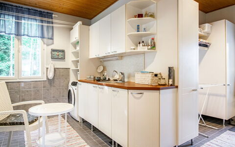 Rantasalmi 646: Cocina, Aparato De Cocina, Diseño De Interiores, Electrodoméstico, Mueble, Mostrador, Piso, Madera, Gabinetes, Suelo