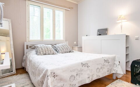 Koivuranta: Cama, Mueble, Lecho, Habitación, Diseño De Interiores, Sábana, Suelo, Piso, Madera, Linos