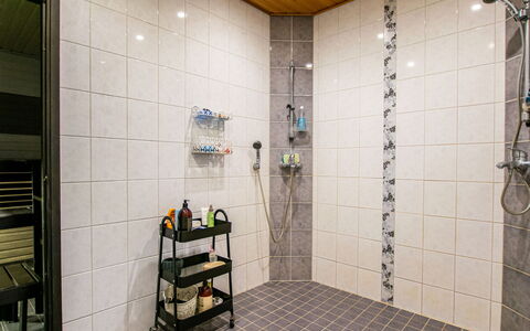 Rantasalmi 646: Piso, Suelo, Diseño De Interiores, Arreglo De Tubería, Loseta, Baño, Plomería, Alcachofa De La Ducha, Ducha, Material Compuesto