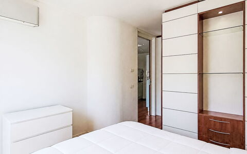 Caminito: Mueble, Cama, Piso, Diseño De Interiores, Madera, Habitación, Suelo, Gabinetes, Habitación, Techo