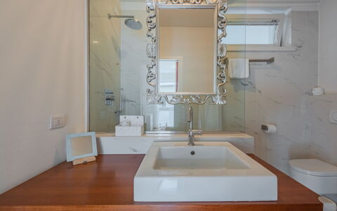 Caminito: Lavabo Del Baño, Arreglo De Tubería, Pared, Lavabo, Baño, Diseño De Interiores, Grifo, Espejo, Plomería, Mostrador