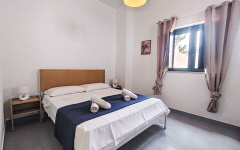 Cala Isulidda: Suelo, Diseño De Interiores, Casa, Mueble, Departamento, Habitación, Cama, Habitación, Marco De La Cama, Hotel