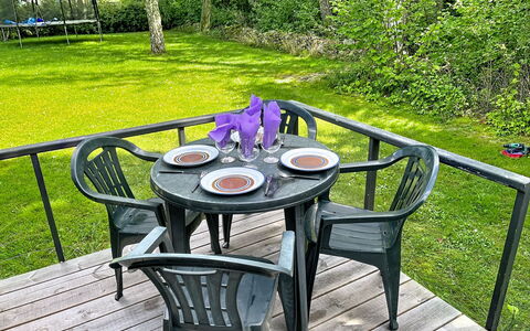 Lötstugan: Mueble, Mueble Para Exteriores, Silla, Mesa, Mesa Al Aire Libre, Mesa De Café, Cocina Y Comedor Mesa, Jardín, Patio, Sombra