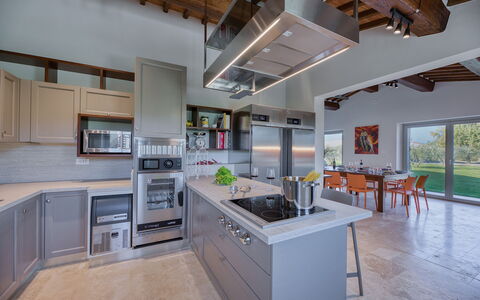 La Calcinaia Country House, Bucine: Cocina, Aparato De Cocina, Mostrador, Diseño De Interiores, Mueble, Electrodoméstico, Gabinetes, Piso, Electrodoméstico, Techo