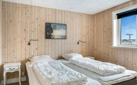 Arsi - 350M from the Sea: Habitación, Madera, Cama, Sábana, Techo, Lecho, Suelo, Marco De La Cama, Habitación, Madera Dura