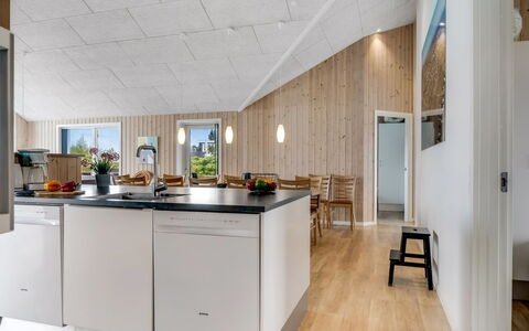 Arsi - 350M from the Sea: Cocina, Madera, Techo, Diseño De Interiores, Piso, Mostrador, Mueble, Lámpara, Cocina Y Comedor Mesa, Casa
