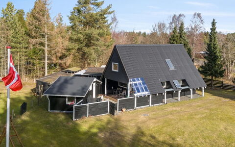 Ilsebeth - from the Sea: Energía Solar, Energía Solar, Techo, Cabaña, Sombra, Césped, Yarda, Vía Muerta