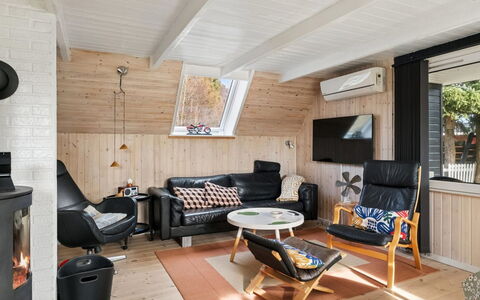 Ilsebeth - from the Sea: Madera, Mueble, Diseño De Interiores, Piso, Sala, Techo, Casa, Habitación, Suelo, Sofá