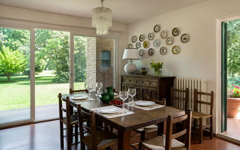 Casa Mancini, Holiday Villa, San Galgano: Mueble, Comedor, Diseño De Interiores, Mesa, Cocina Y Comedor Mesa, Madera, Silla, Piso, Habitación, Techo