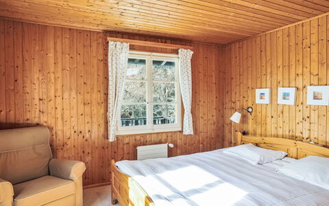 Les Marmottes: Habitación, Cama, Pared, Madera, Diseño De Interiores, Mueble, Sábana, Suelo, Lecho, Piso