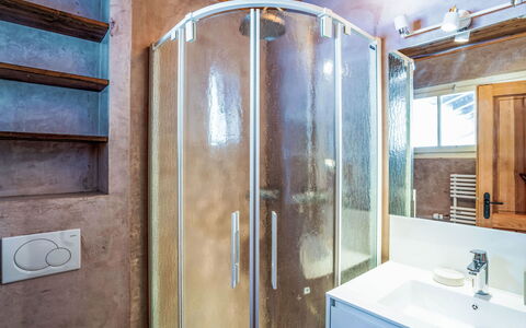 Les Marmottes: Arreglo De Tubería, Piso, Suelo, Diseño De Interiores, Baño, Grifo, Plomería, Lavabo, Techo, Encendiendo