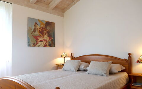 Casa Alenzino: Cama, Mueble, Lecho, Diseño De Interiores, Habitación, Sábana, Suelo, Piso, Madera, Techo