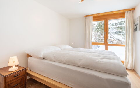Casa Collina 5I-02: Cama, Diseño De Interiores, Habitación, Madera, Piso, Mueble, Suelo, Sábana, Lecho, Techo