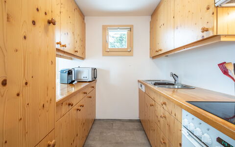 Casa Collina 5I-02: Madera, Cocina, Techo, Diseño De Interiores, Piso, Mostrador, Gabinetes, Habitación, Manchas De Madera, Cajón