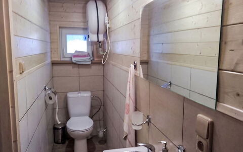 Velke Karlovice 300: Piso, Madera, Suelo, Arreglo De Tubería, Lavabo Del Baño, Baño, Baño, Lavabo, Asiento Del Baño, Habitación