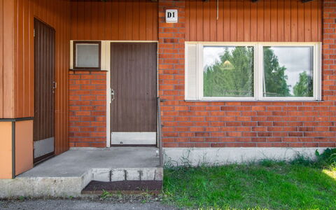 Heinävesi Homes D1: Madera, Puerta, Material Compuesto, Vía Muerta, Manchas De Madera, Ladrillo, Enladrillado, Yarda, Inicio De La Puerta