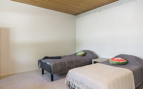 Heinävesi Homes D2: Suelo, Piso, Diseño De Interiores, Pared, Techo, Madera, Mueble, Habitación, Cama, Habitación