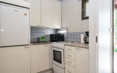 Heinävesi Homes D2: Aparato De Cocina, Cocina, Electrodoméstico, Mostrador, Diseño De Interiores, Gabinetes, Madera, Piso, Mueble, Lavabo