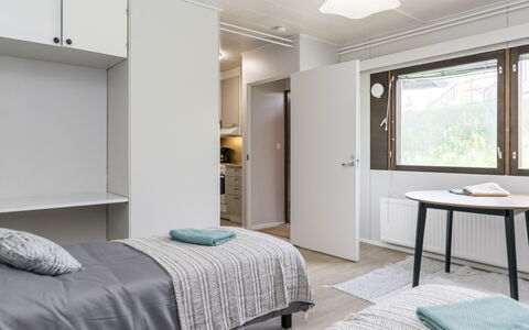 Heinävesi Homes D5: Mueble, Diseño De Interiores, Piso, Suelo, Pared, Cama, Habitación, Madera, Techo, Habitación
