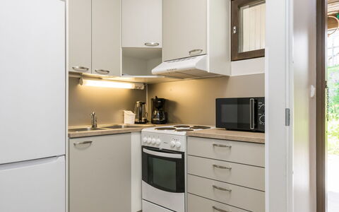 Heinävesi Homes D5: Aparato De Cocina, Cocina, Mostrador, Mueble, Electrodoméstico, Diseño De Interiores, Gabinetes, Pared, Piso, Madera