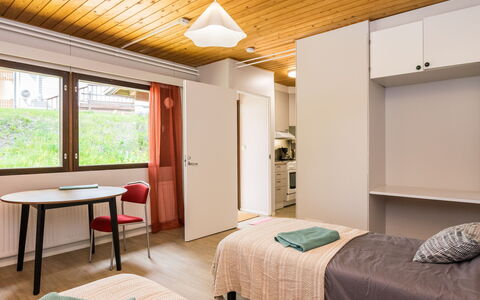 Heinävesi Homes D6: Diseño De Interiores, Mueble, Pared, Habitación, Suelo, Piso, Cama, Madera, Techo, Habitación