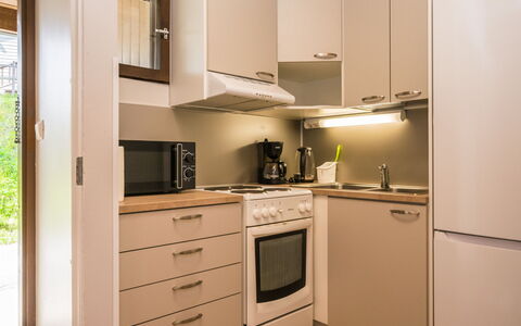 Heinävesi Homes D6: Aparato De Cocina, Cocina, Mostrador, Electrodoméstico, Mueble, Diseño De Interiores, Gabinetes, Madera, Piso, Estufa De Cocina