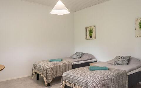 Heinävesi Homes D7: Diseño De Interiores, Mueble, Suelo, Piso, Cama, Habitación, Madera, Techo, Sábana, Habitación