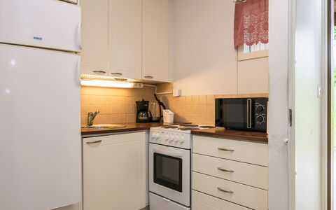 Heinävesi Homes D7: Aparato De Cocina, Electrodoméstico, Cocina, Diseño De Interiores, Mostrador, Madera, Mueble, Piso, Gabinetes, Suelo