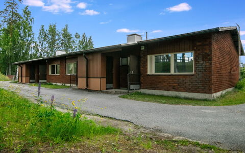Heinävesi Homes D8: Hierba, Casa, El Terreno Del Lote, Llanura, Techo, Área Rural, Asentamientos Humanos, Cabaña, Yarda, Césped